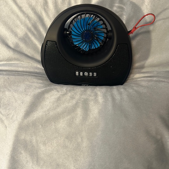 Portable Solar powered rechargeable multipurpose fan, flashing, speaker new - Picture 2 of 7